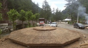 Kirpi Çatılar ve Kirpi Kamış Çatı Uygulaması